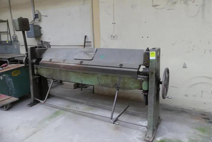 VEB Werkzeugmaschinenfabrik Zeulenroda Abkantmaschine Modell: UBAGBH 2x2000